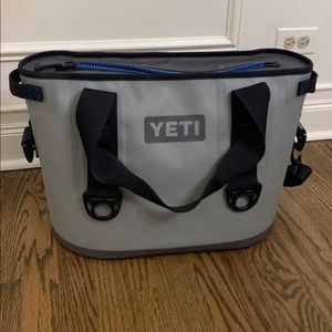 Yeti Hopper 20 Zipper Soft Cooler - Blue / Gray
